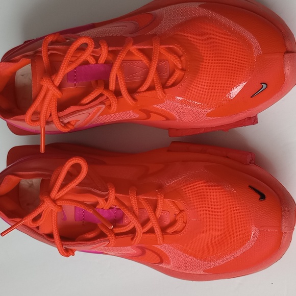 Nike - Picture 2 of 10